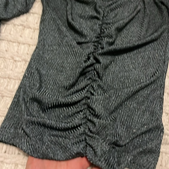 Red by BKE Ruched Metallic Cut Out Top - Picture 4 of 5